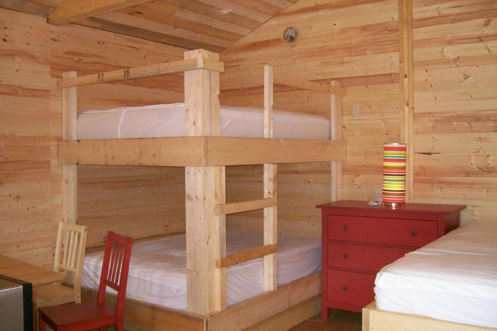 Noah'S Ark Campground Hotel Revelstoke Room photo