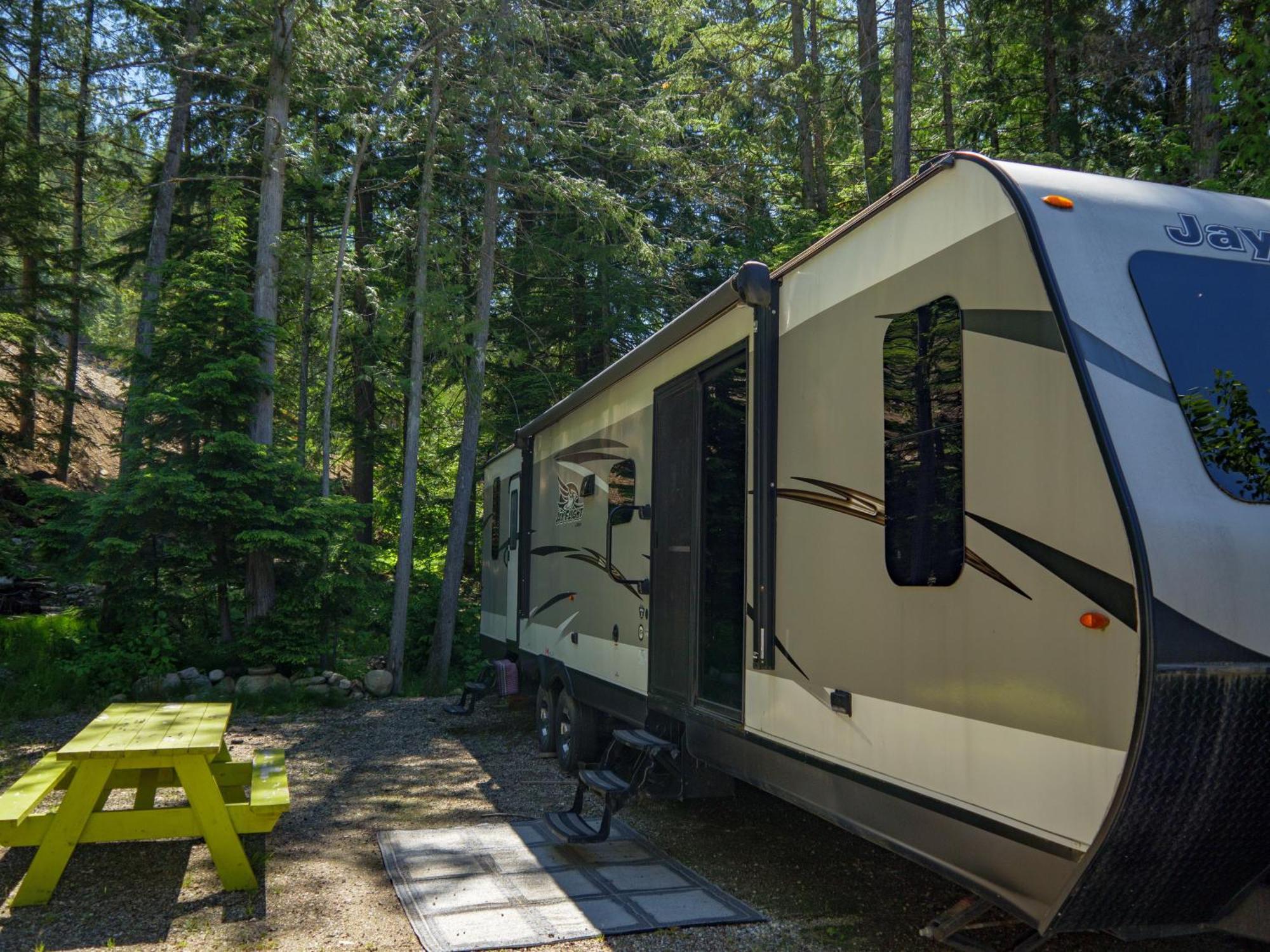 Noah'S Ark Campground Hotel Revelstoke Exterior photo